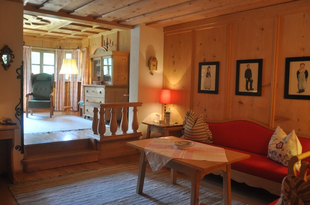 Romantikhotel Almtalhof Gruenau im Almtal Room photo