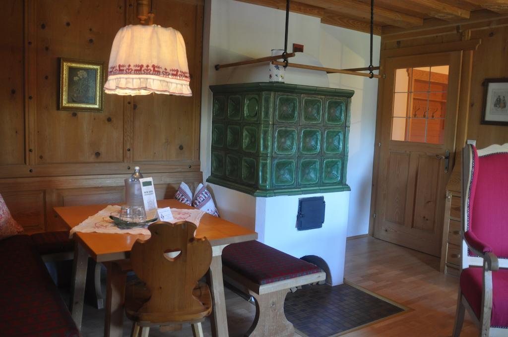 Romantikhotel Almtalhof Gruenau im Almtal Room photo