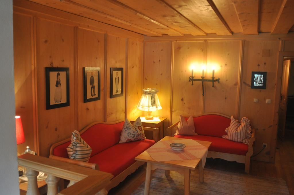 Romantikhotel Almtalhof Gruenau im Almtal Room photo